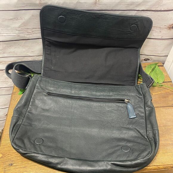 Crate Barrel Soft Leather Messenger Bag Travel Computer Tablet IPad Compartments - Picture 4 of 9